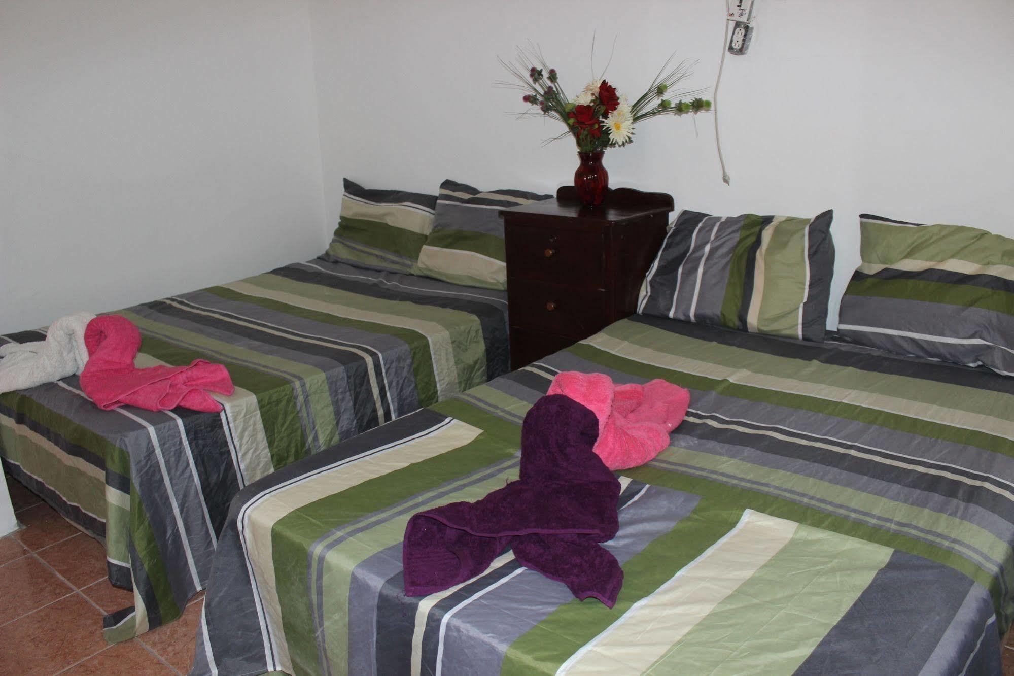 Bachelor Inn Hotel Belize City Luaran gambar