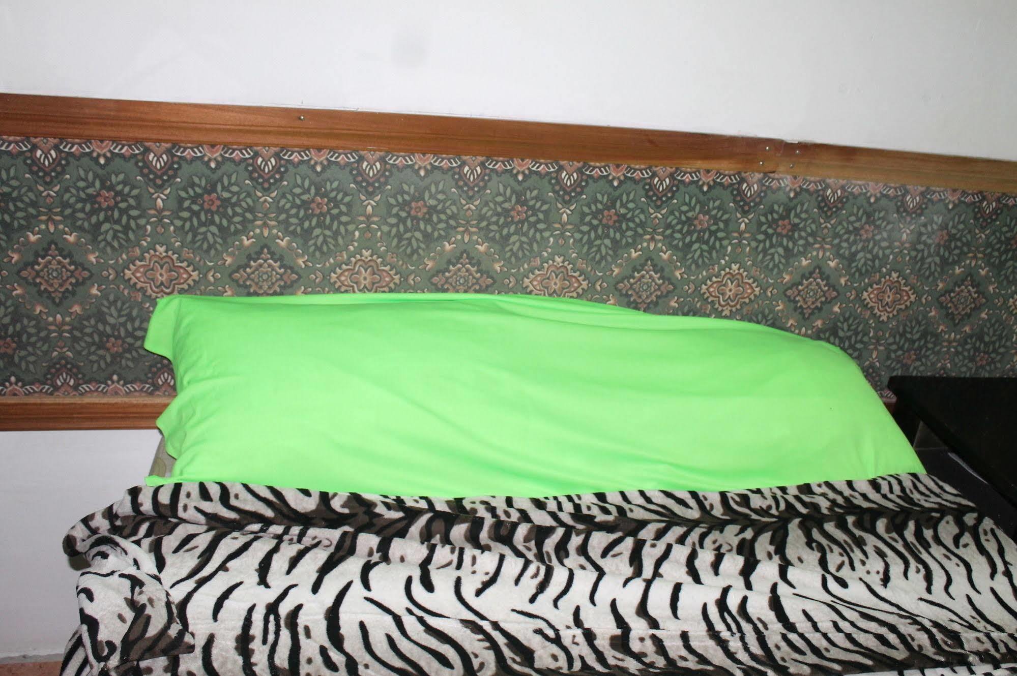 Bachelor Inn Hotel Belize City Luaran gambar