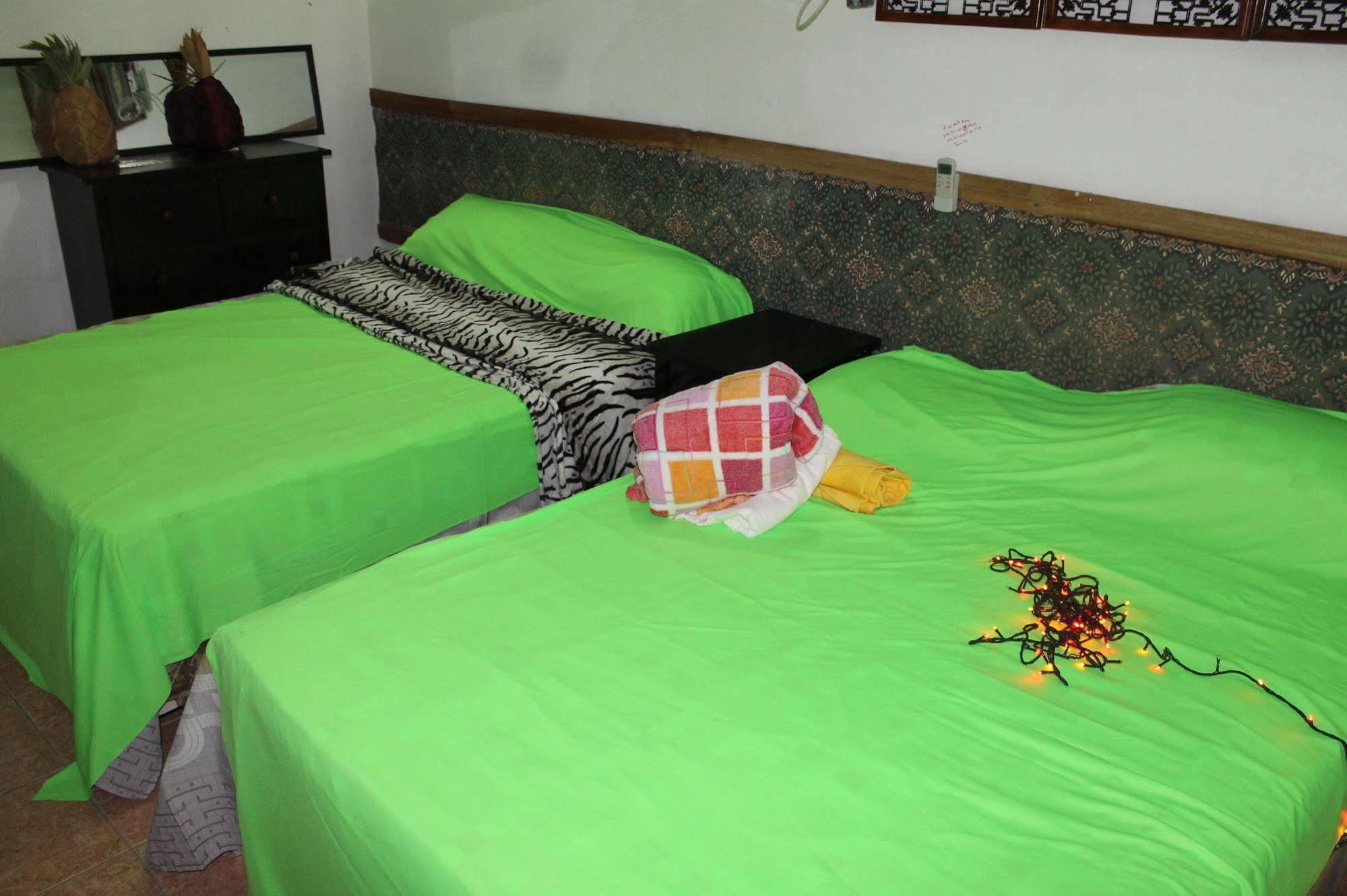 Bachelor Inn Hotel Belize City Luaran gambar