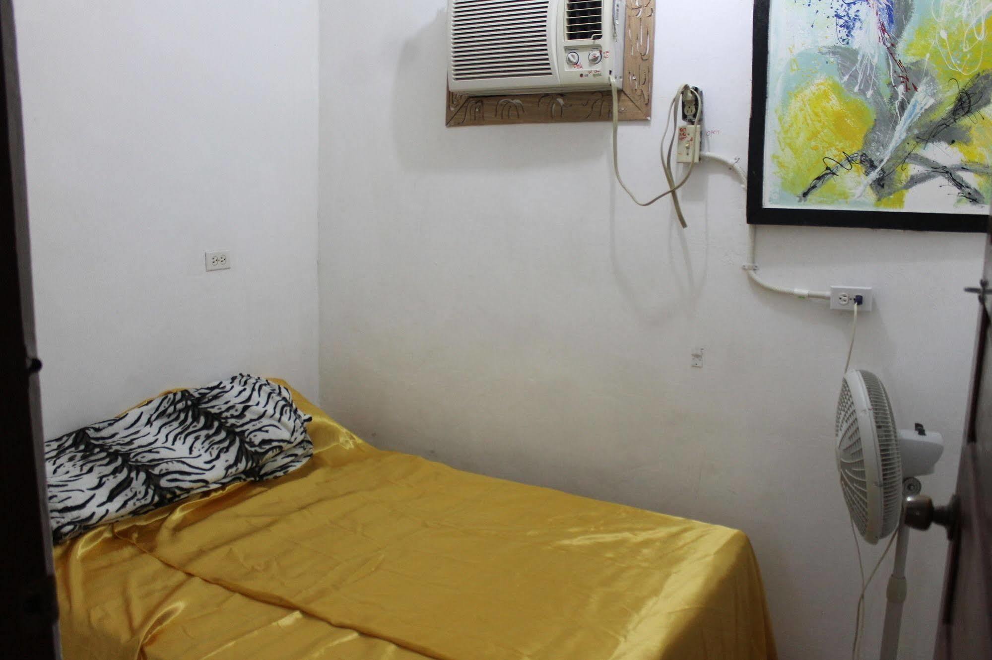 Bachelor Inn Hotel Belize City Luaran gambar